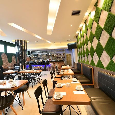 Midtown Xpress Balikpapan Hotel Buitenkant foto