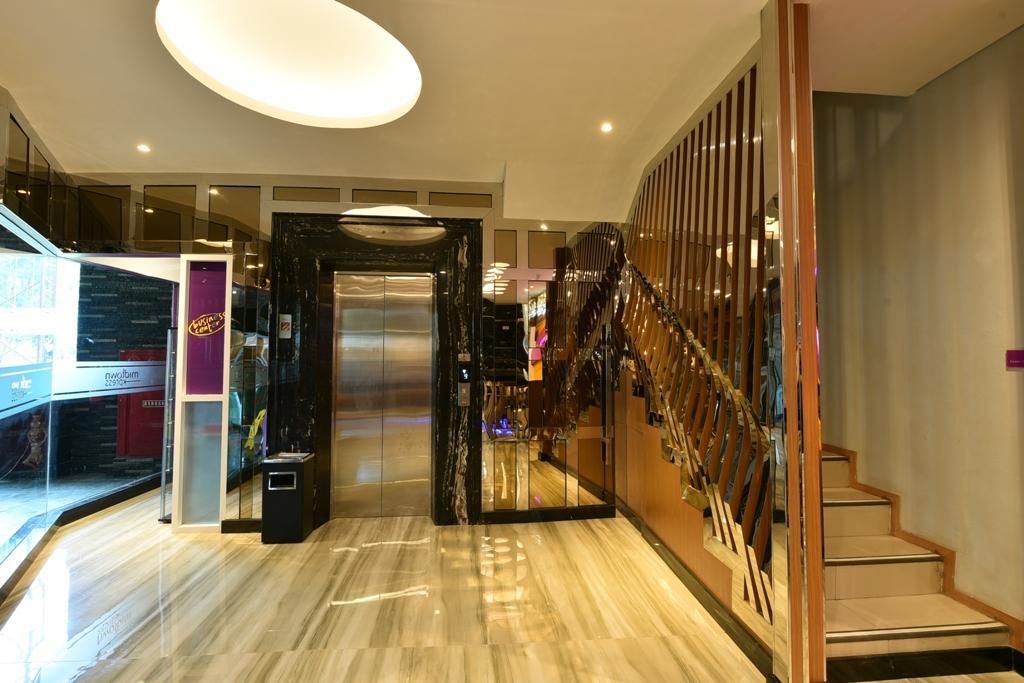 Midtown Xpress Balikpapan Hotel Buitenkant foto