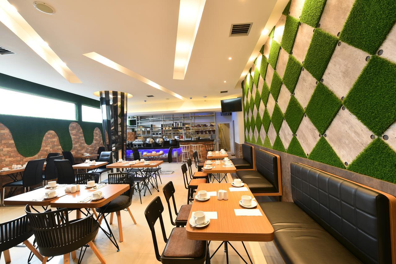 Midtown Xpress Balikpapan Hotel Buitenkant foto