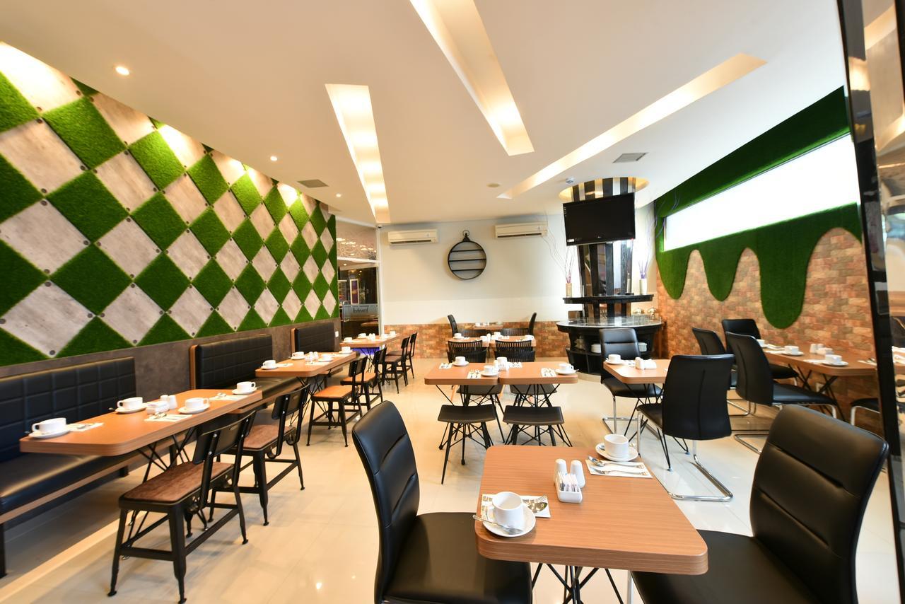 Midtown Xpress Balikpapan Hotel Buitenkant foto