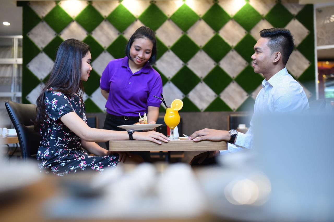 Midtown Xpress Balikpapan Hotel Buitenkant foto
