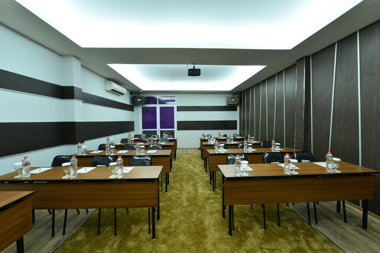 Midtown Xpress Balikpapan Hotel Buitenkant foto