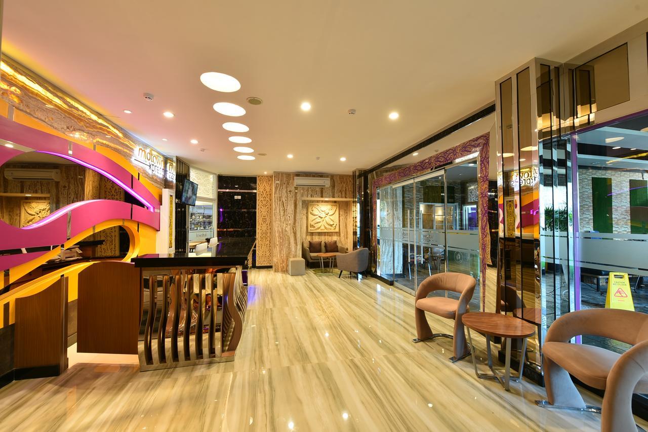 Midtown Xpress Balikpapan Hotel Buitenkant foto