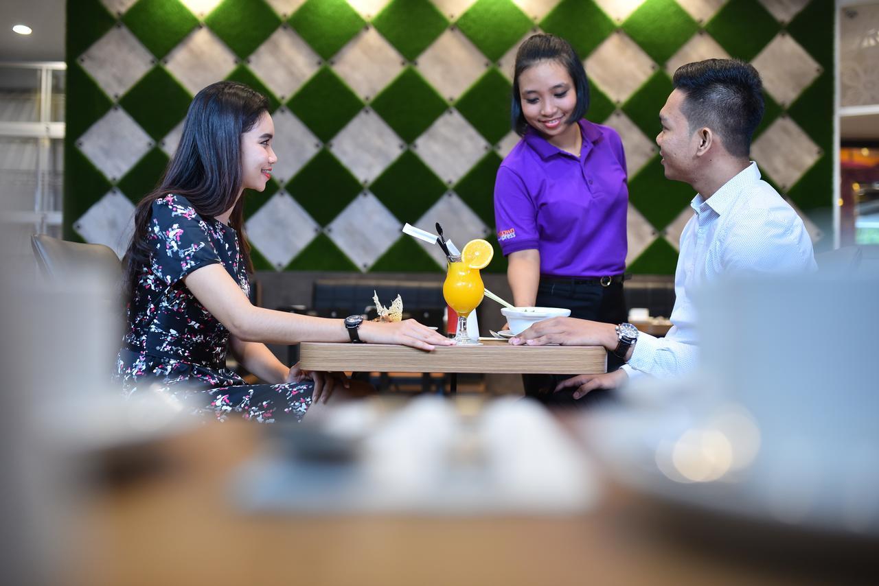 Midtown Xpress Balikpapan Hotel Buitenkant foto
